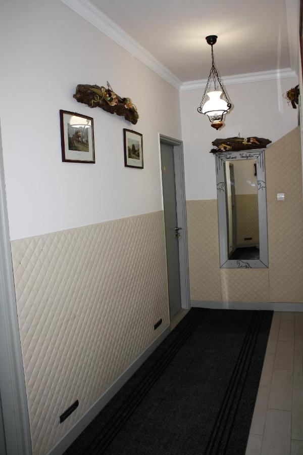 Rembrandt Vendégház Kisbér Esterno foto